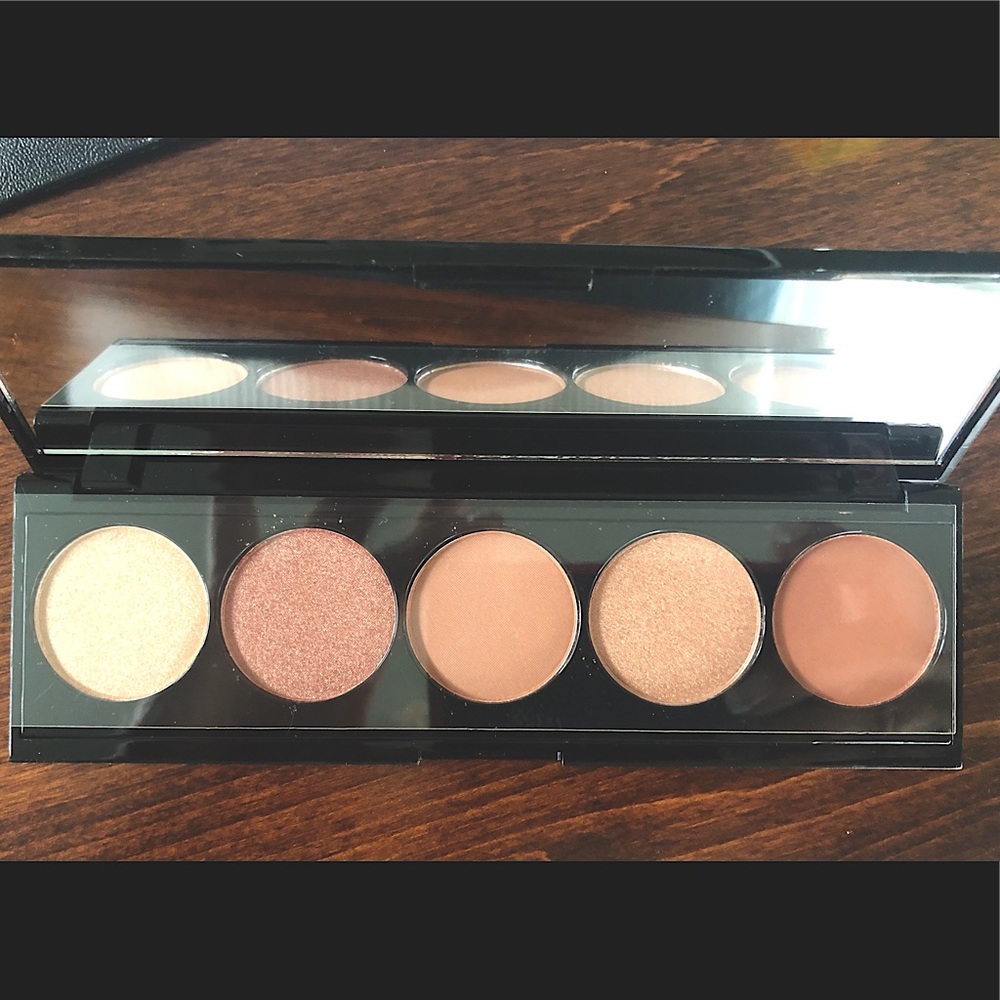 Laritzy eyeshadow palette